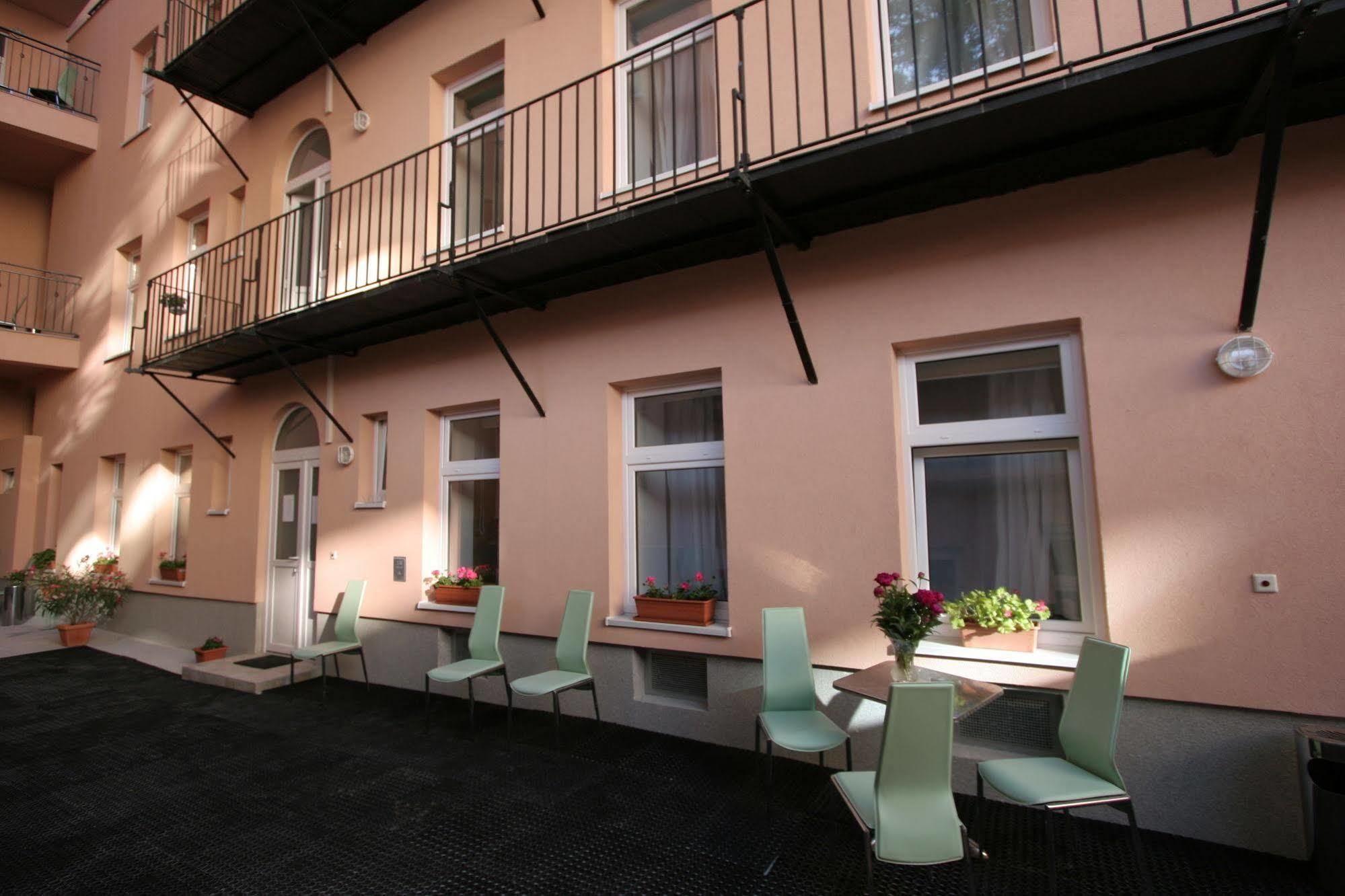 Margareten Long Stay Apartments Wina Bagian luar foto