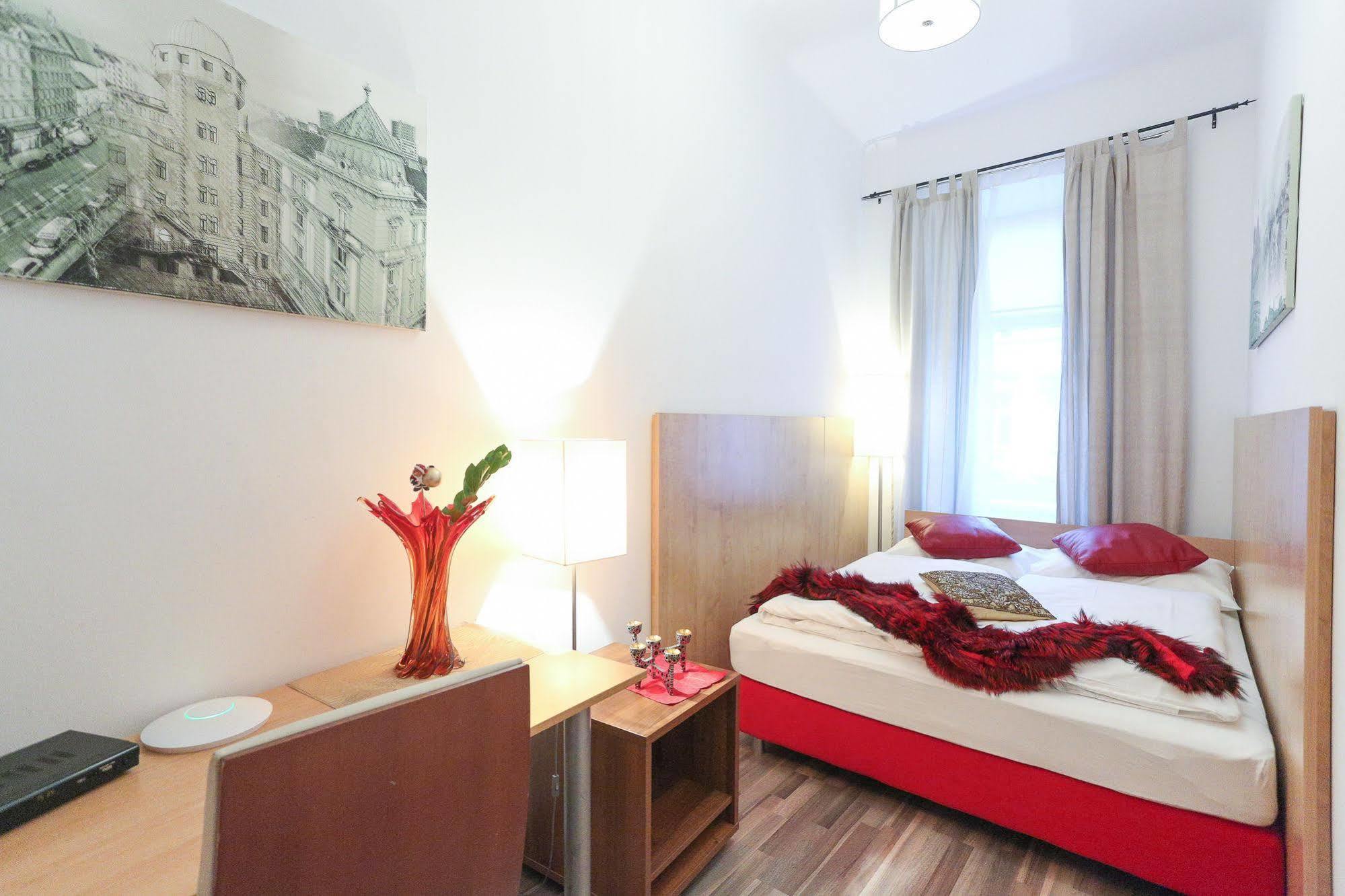 Margareten Long Stay Apartments Wina Bagian luar foto